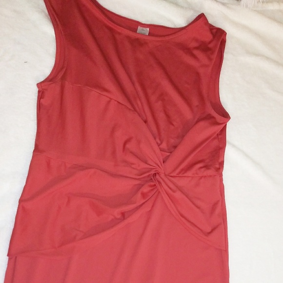 Red fitted knotted medium dress. - Picture 2 of 5